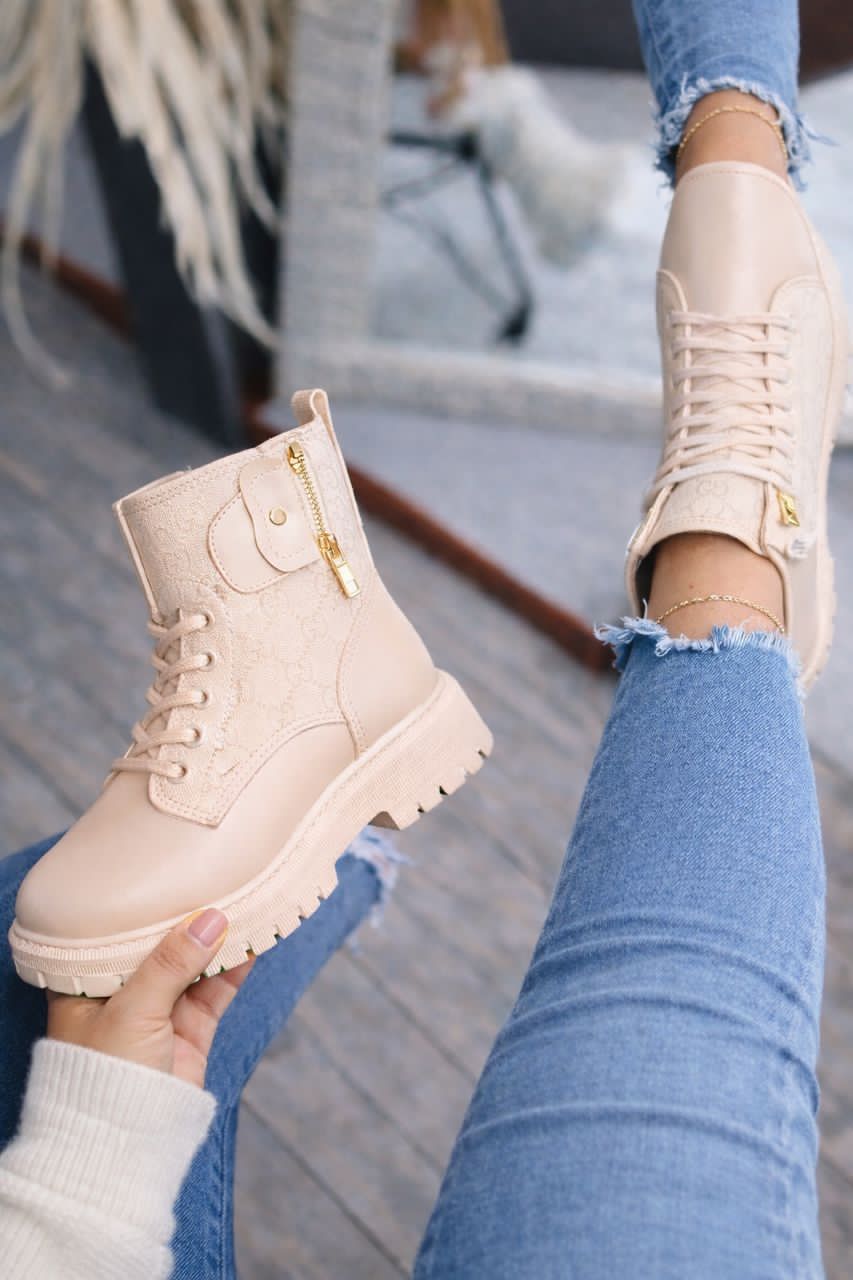 Ladies boots